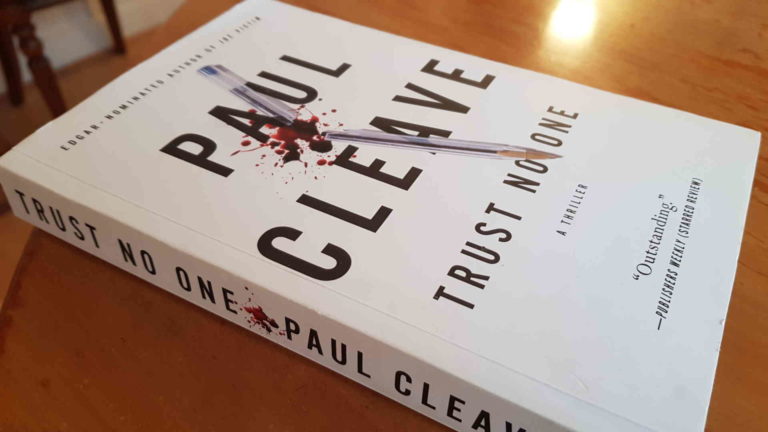 Trust No One, av Paul Cleave