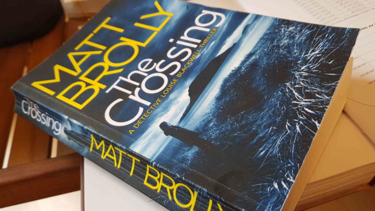 The Crossing, av Matt Brolly