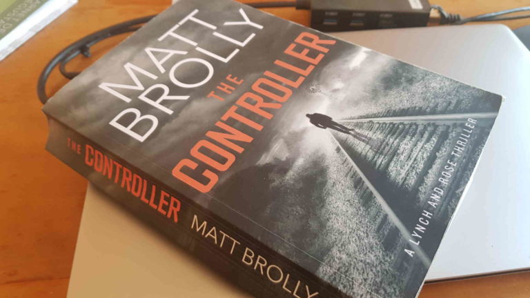 The Controller, av Matt Brolly