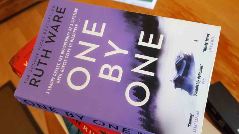 One by One, av Ruth Ware