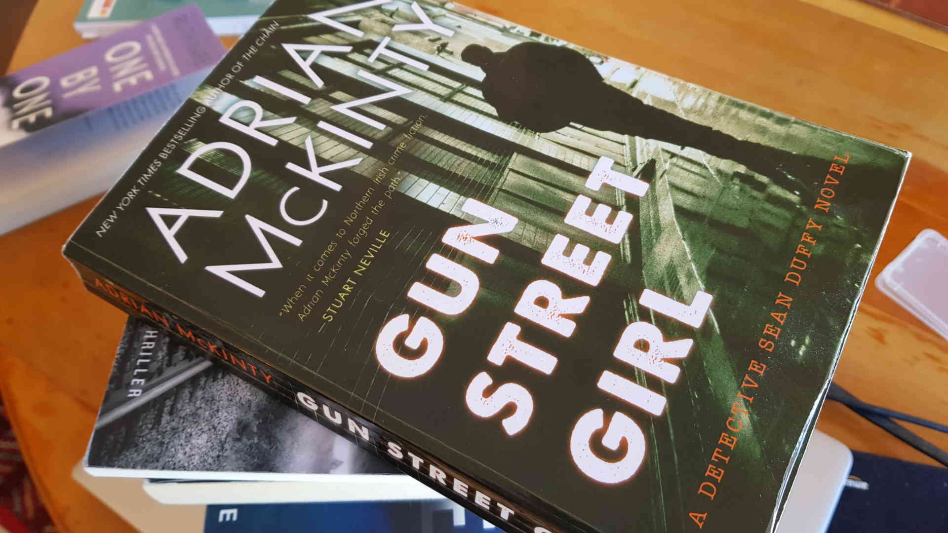 Gun Street Girl, av Adrian McKinty