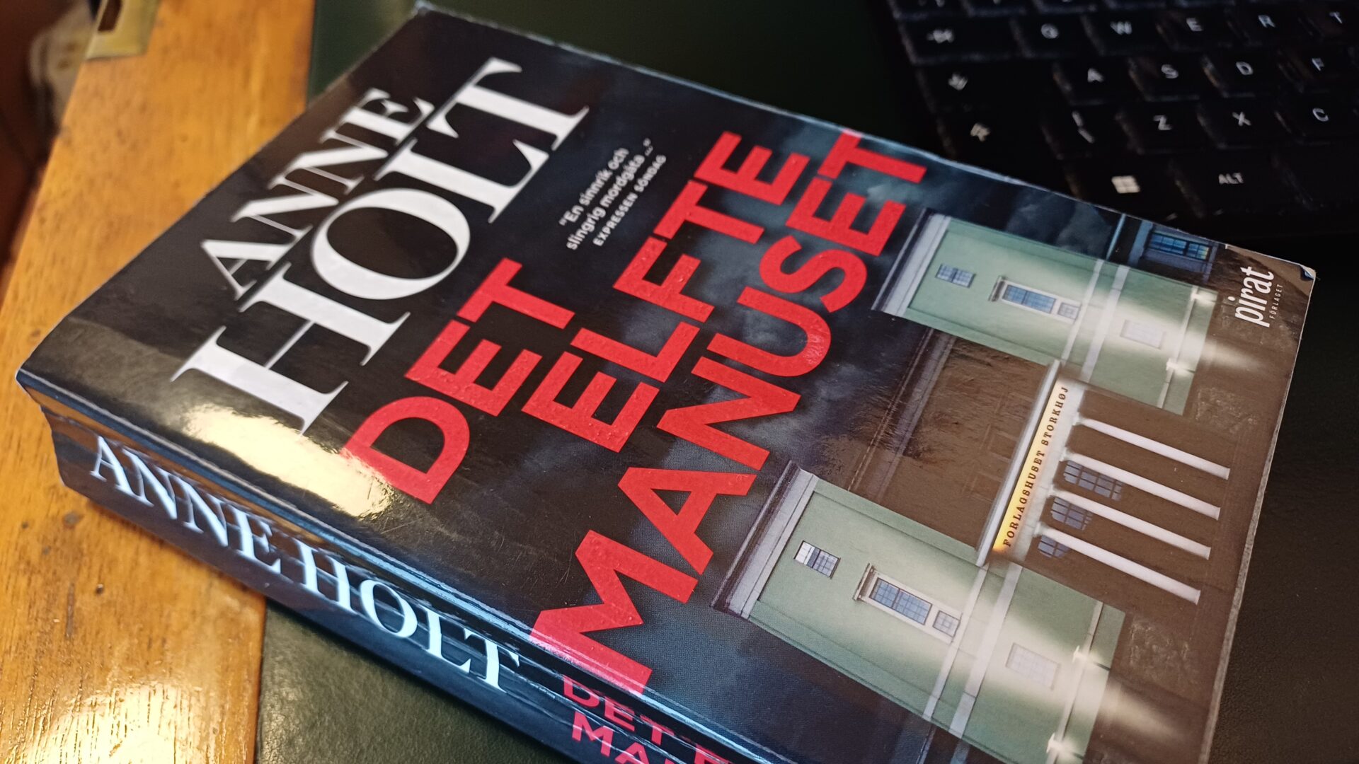 Det elfte manuset, av Anne Holt