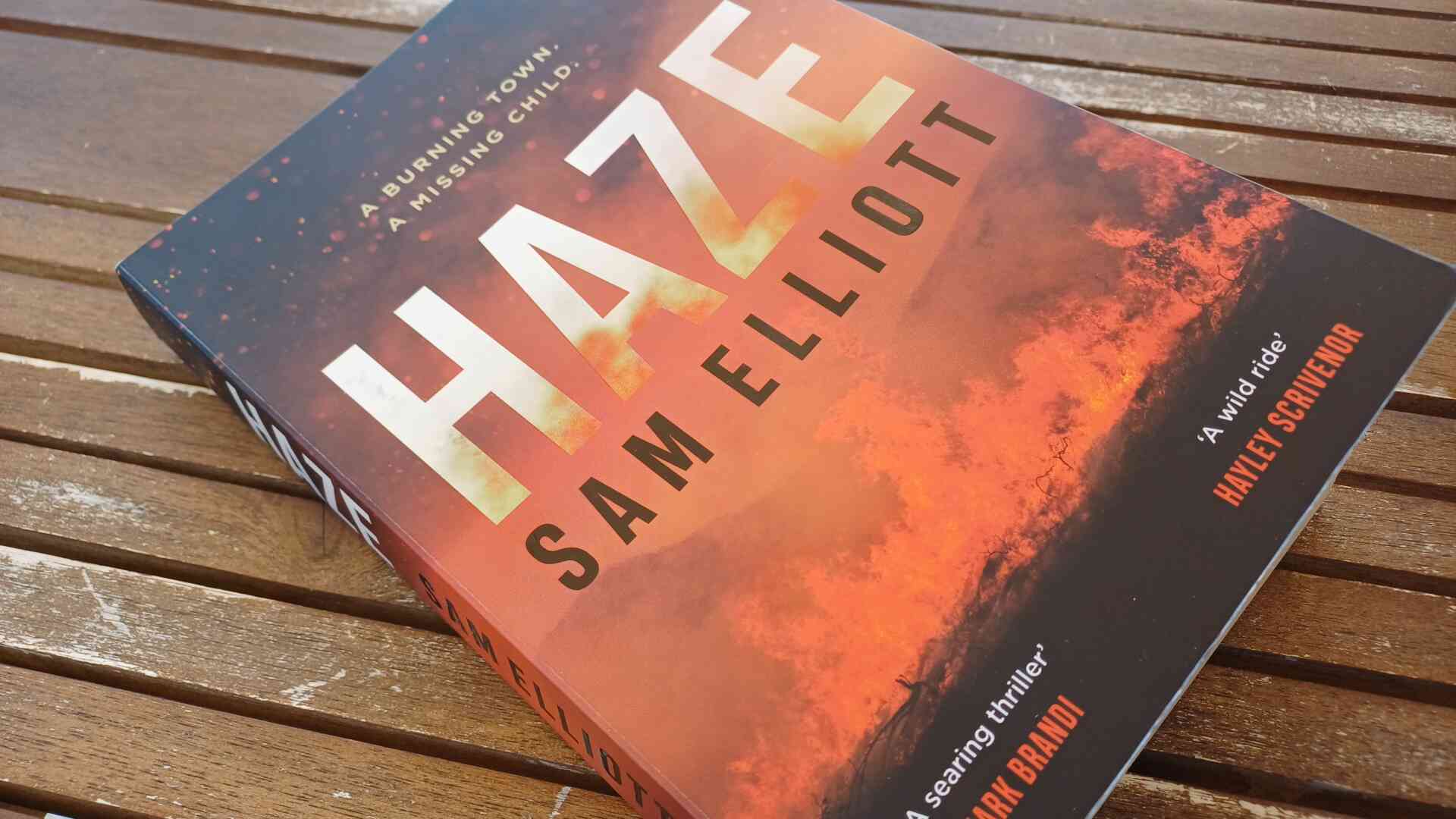 Haze, av Sam Elliott